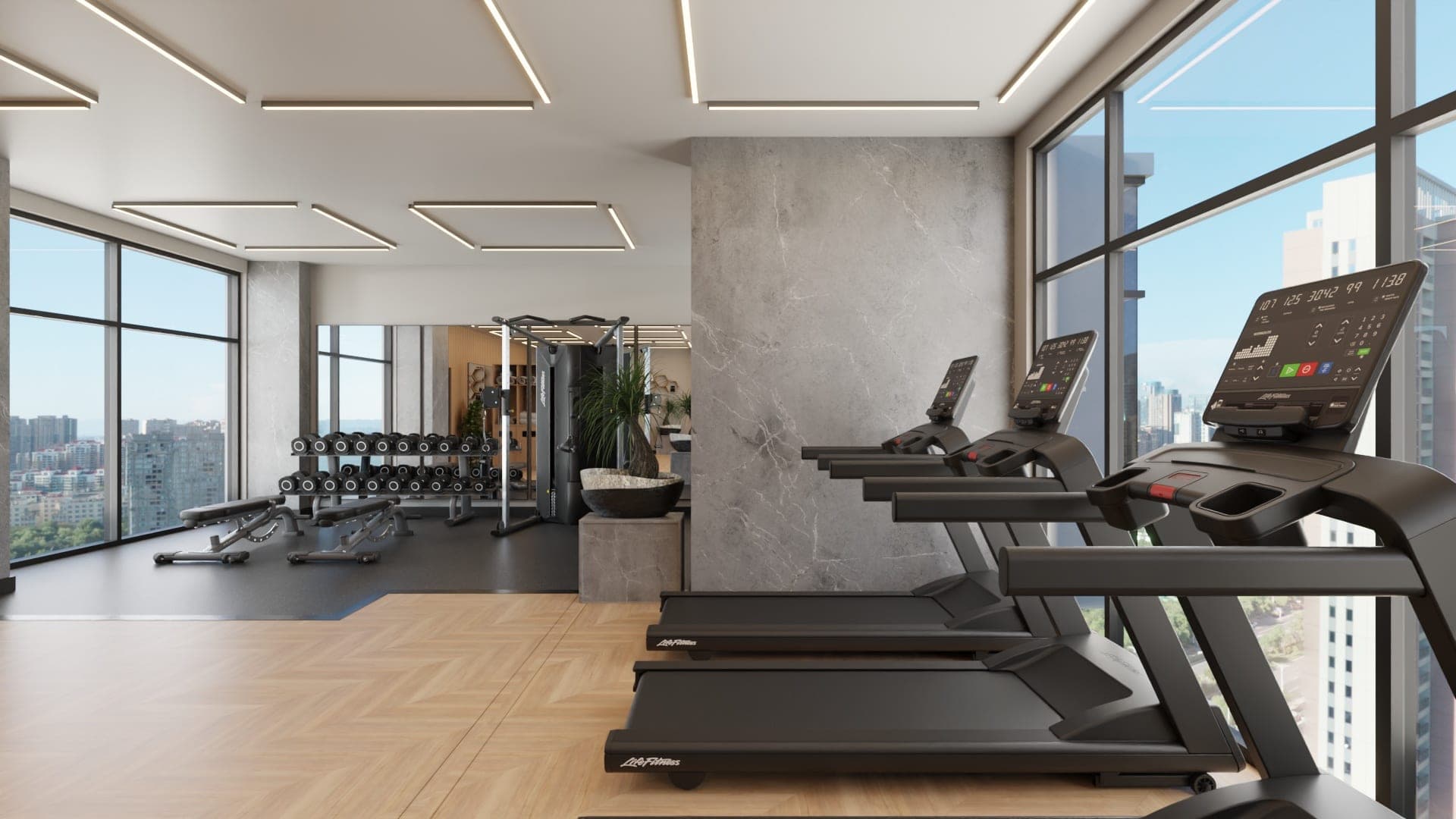 Fitness ve výškové kancelářské budově, běžecké pásy u prosklené fasády